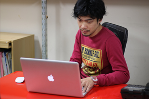 長坂陽介デザイン作業画像